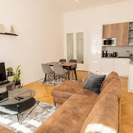 Luxury In Vaclavske Namesti