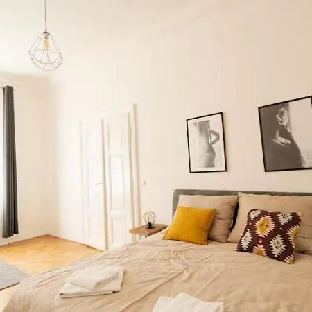 Luxury In Vaclavske Namesti Apartment *