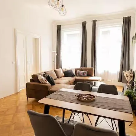 Apartment Luxury In Vaclavske Namesti