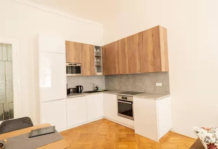 Luxury In Vaclavske Namesti *