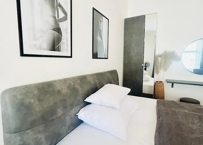 Luxury In Vaclavske Namesti *