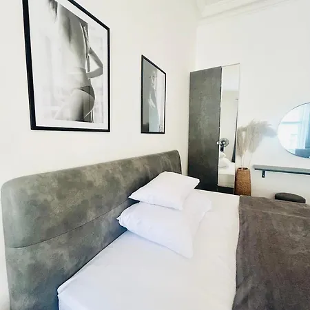 Luxury In Vaclavske Namesti *